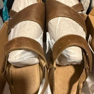 Taos Footwear Brown/gold Sandals